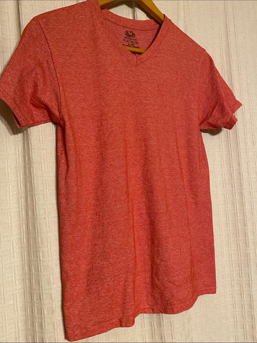Men's Red Heather V-Neck Short Sleeve Tee Size Small